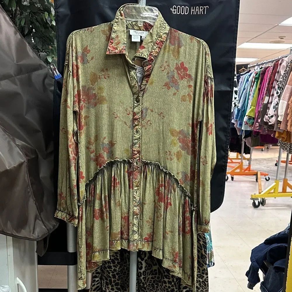 Tru Luxe Jeans Olive Floral Button-Up Blouse